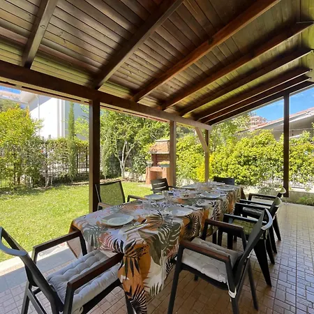 בית נופש Seaside With Garden