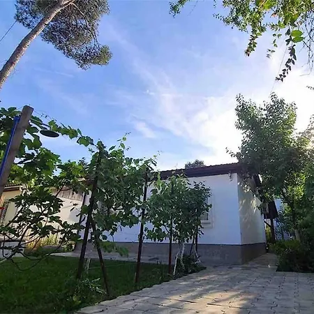 Ferienhaus Seaside With Garden Golem (Tirana)