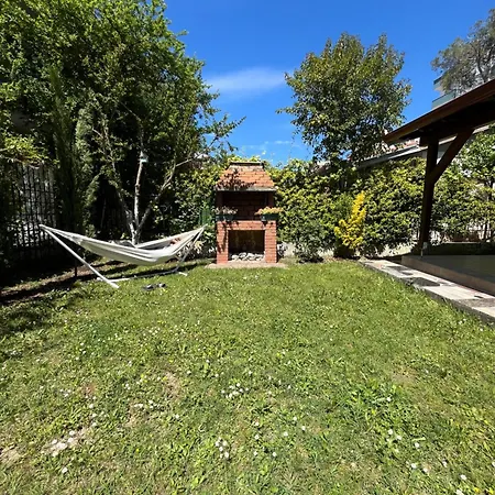 Ferienhaus Seaside With Garden Golem (Tirana)