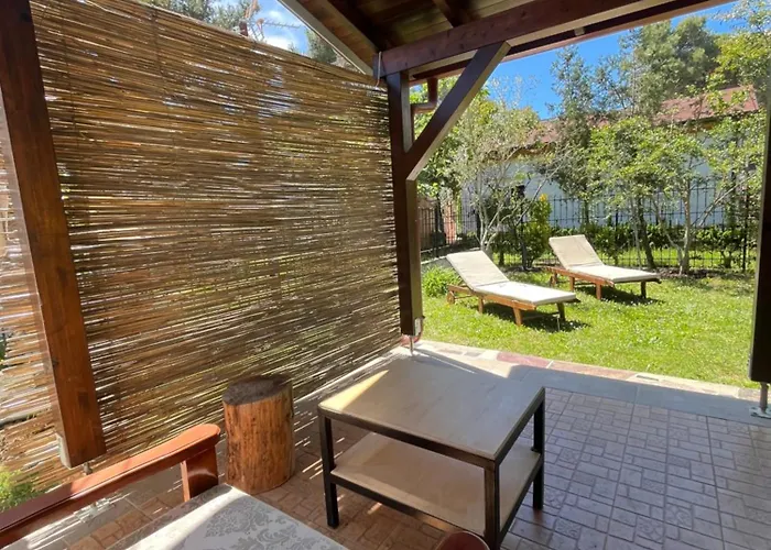 Seaside With Garden Vakantiehuis