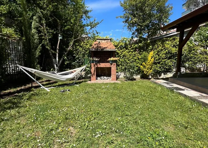 Vakantiehuis Seaside With Garden Golem (Tirana)
