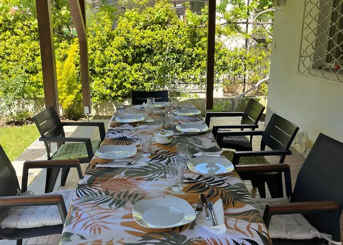 Seaside With Garden Vakantiehuis