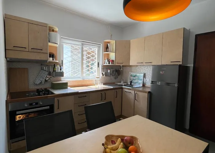 Seaside With Garden Vakantiehuis Golem (Tirana)