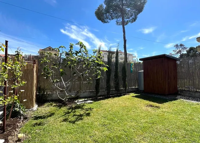 Seaside With Garden Vakantiehuis Golem (Tirana)