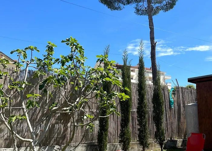 Seaside With Garden *